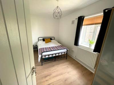 Double room  very close to a beautiful park Main Photo