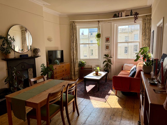 Double room in gorgeous Hove flat Main Photo