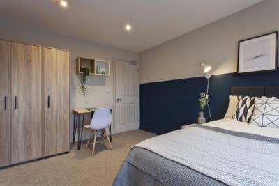 Huge loft room available end of June (Fo) Main Photo