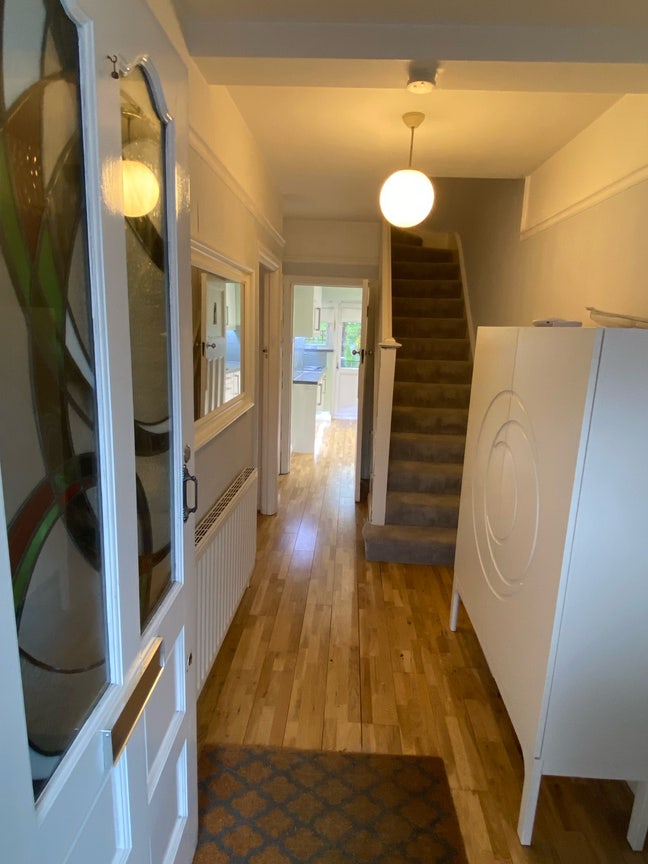 Rooms for let close to train station and buses Main Photo