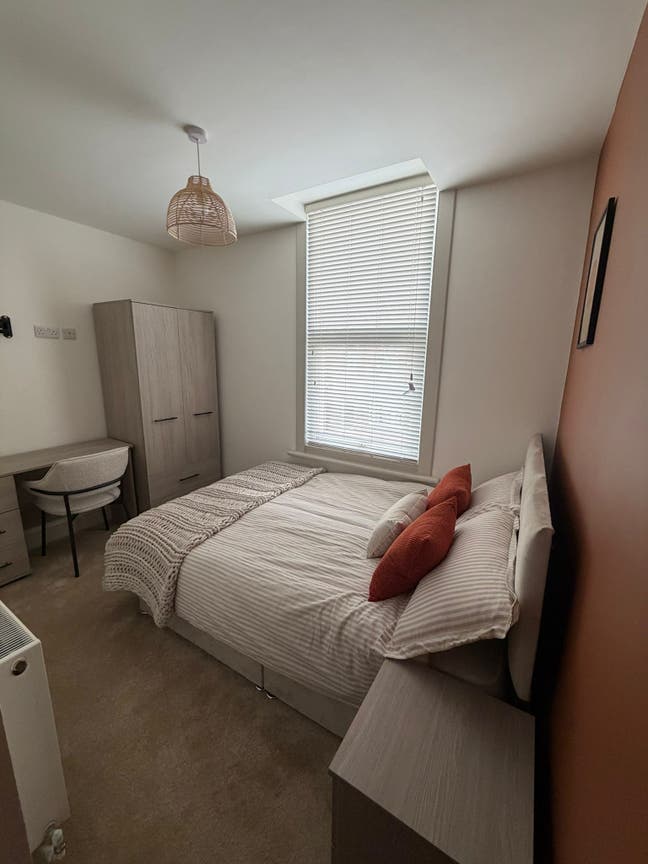 Modern En-Suite Double Rooms Available YRD Main Photo