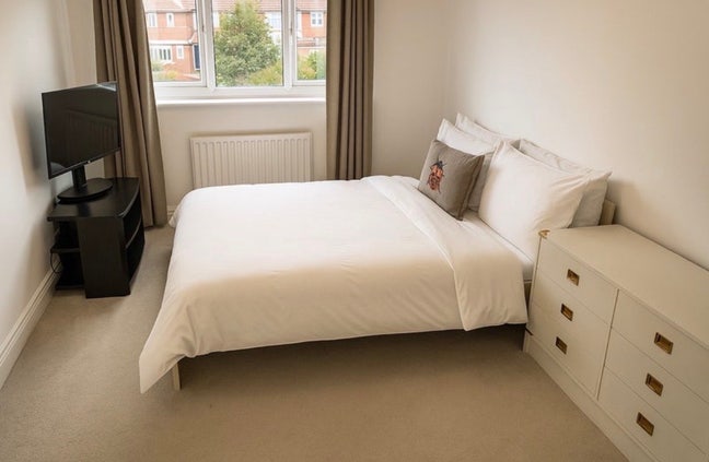 Badbury Park 4 Bedoom Modern House - 1 Room Left  Main Photo