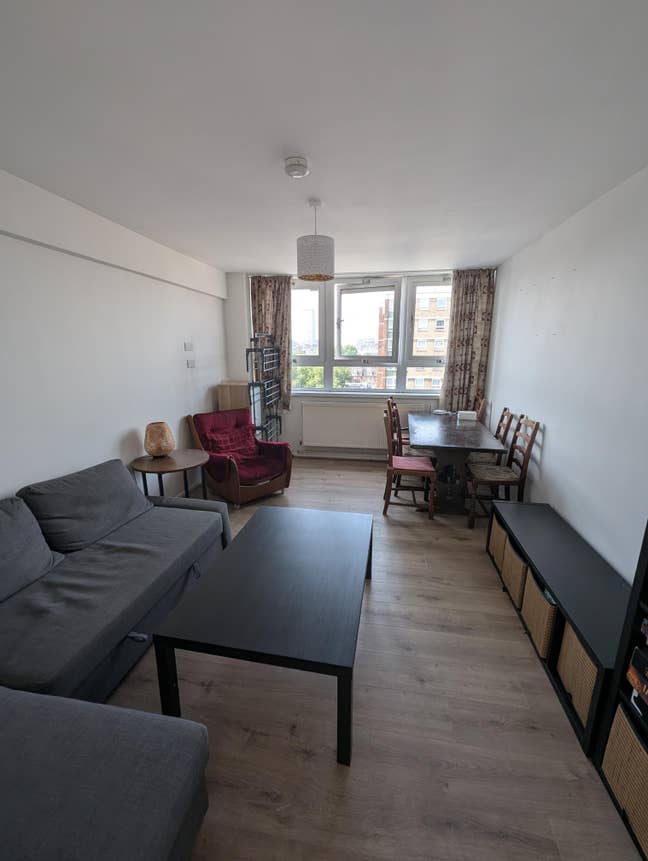 Room Available in sociable and very central flat s Main Photo