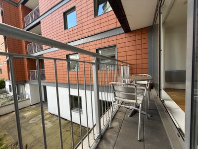 Whole 2 Bed, 2 Bath Flat with Parking and Balcony Main Photo
