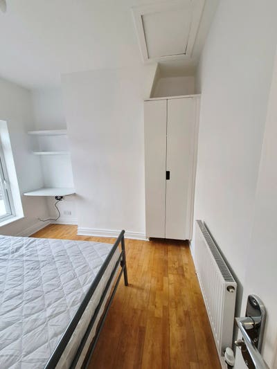 Room available in a 2 bed house Main Photo