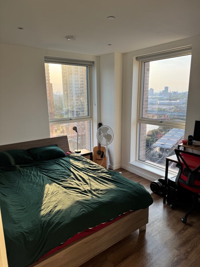 Double en-suite bedroom, 5’ from Canning Town st Main Photo