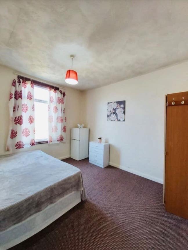 Spacious double room available in Barking, IG11 Main Photo