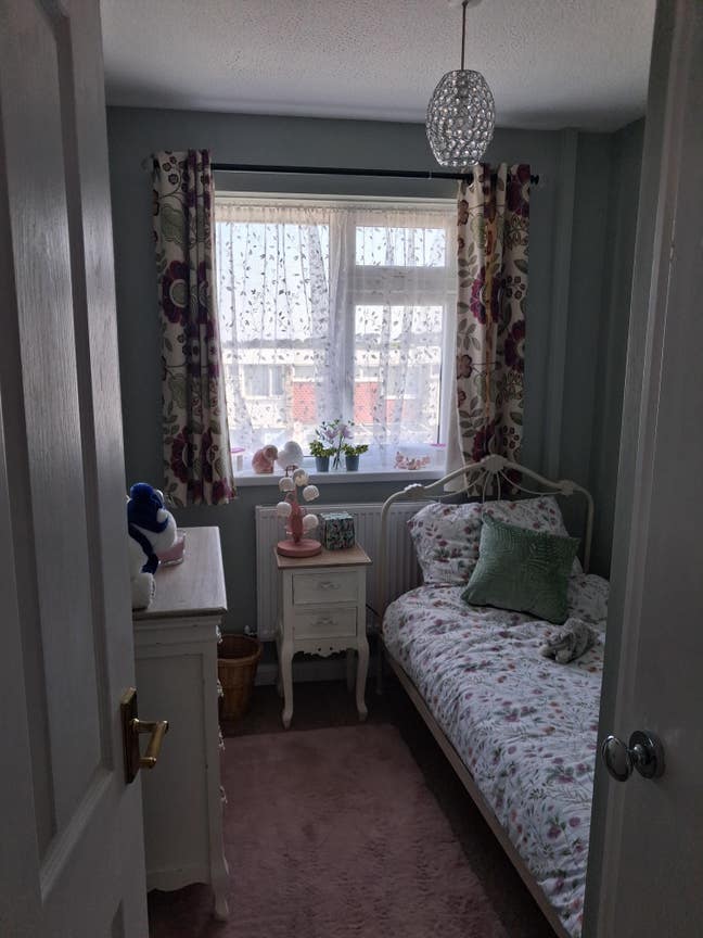 Small furnished room to rent. Main Photo