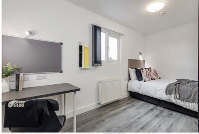 Room in 6 bed house in Kensington Main Photo