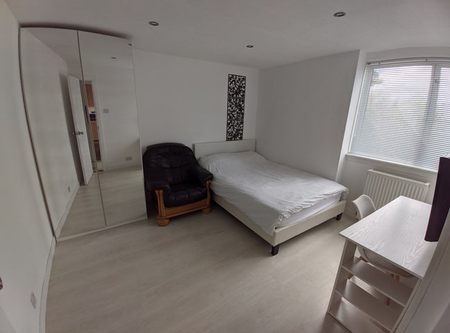 Modern city centre bedroom  Main Photo