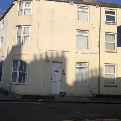 Single room room town centre shared bathroom  Main Photo