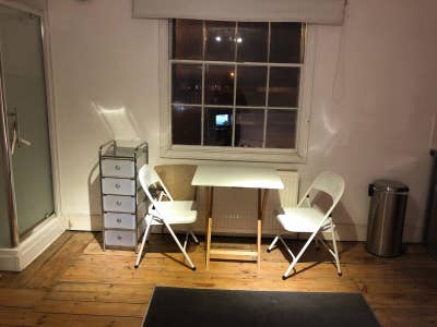 Central Guildford. Characterful Bedsit Main Photo