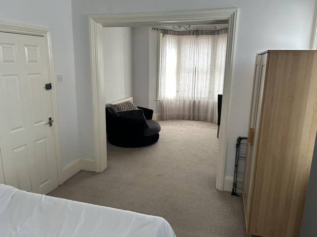 1 Very Large Double room available Immediately Main Photo