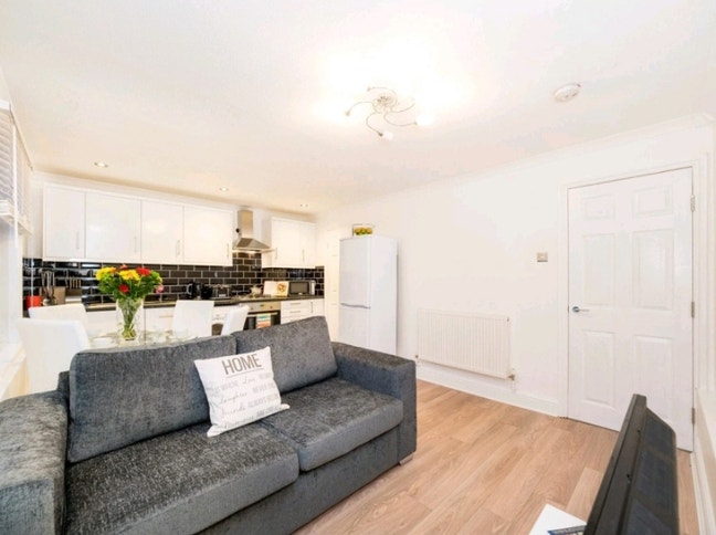 A spacious double room in Cunliffe Street Main Photo