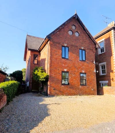 3-Bedroom Maisonette – Prime Wokingham Location Main Photo