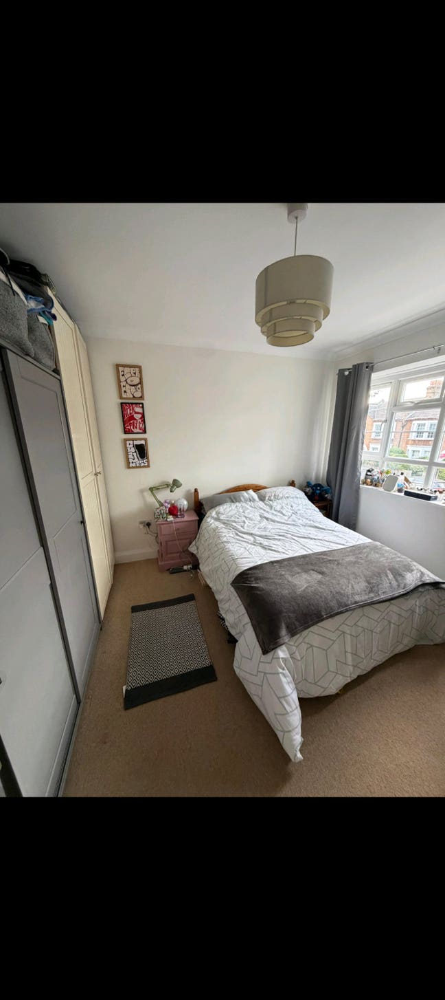 Double Room in two bed flat in Earlsfield. Main Photo
