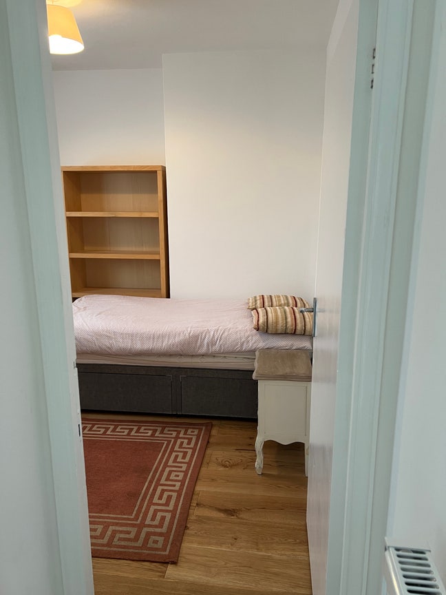 Nice single room to rent in a quiet flat.  Main Photo