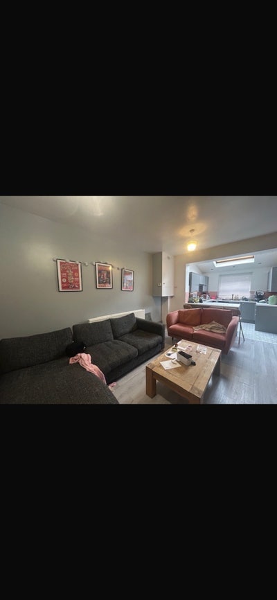 Urgent tenancy takeover  Main Photo
