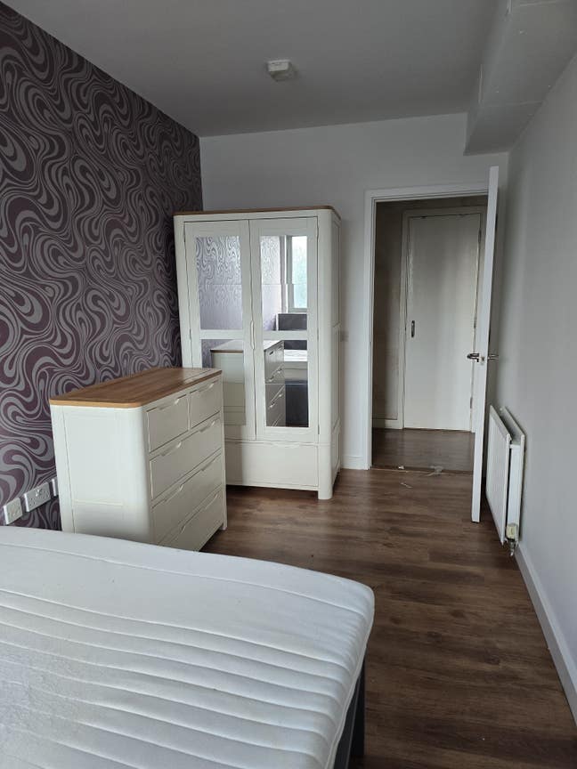 Spacious Double Room + Desk Space &pound;850 All Bills Main Photo