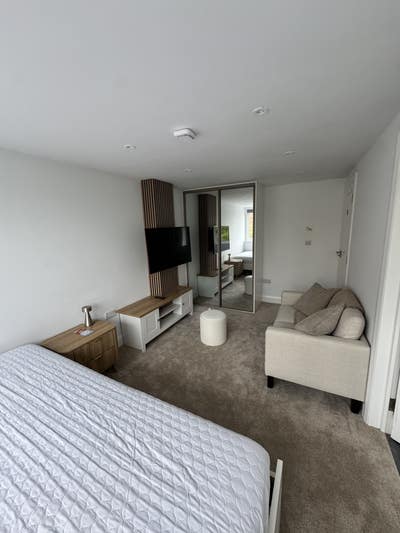 Luxury En-Suite Suite Room with Private Lounge Main Photo