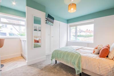 New Studio & En-Suite Double Rooms with PARKING Main Photo