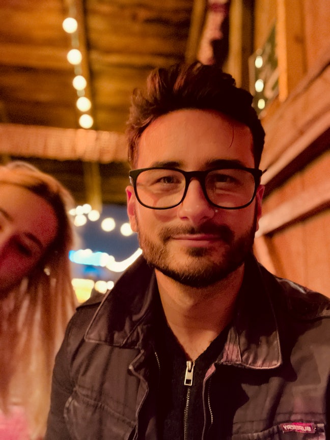Professional Male seeks a single or double room Main Photo