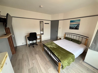 Professional Rooms - Close of Reading Town Centre Main Photo