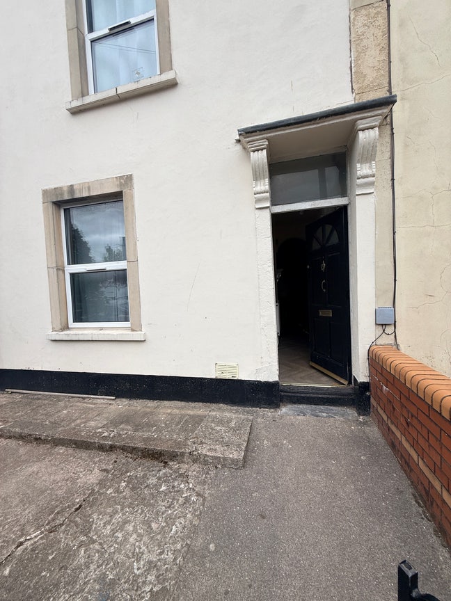 Spacious double room available in BS2 Main Photo