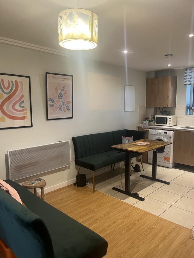 Brighton Station 3 Bedroom Apartment -  Main Photo