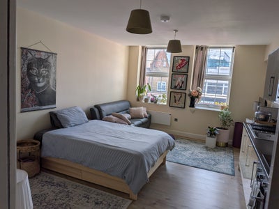 Short let studio  Wembley ,Steps from Metro& Shops Main Photo