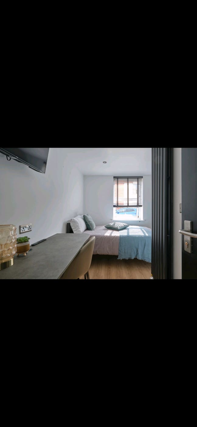 En-suite Room Available Immediately Main Photo