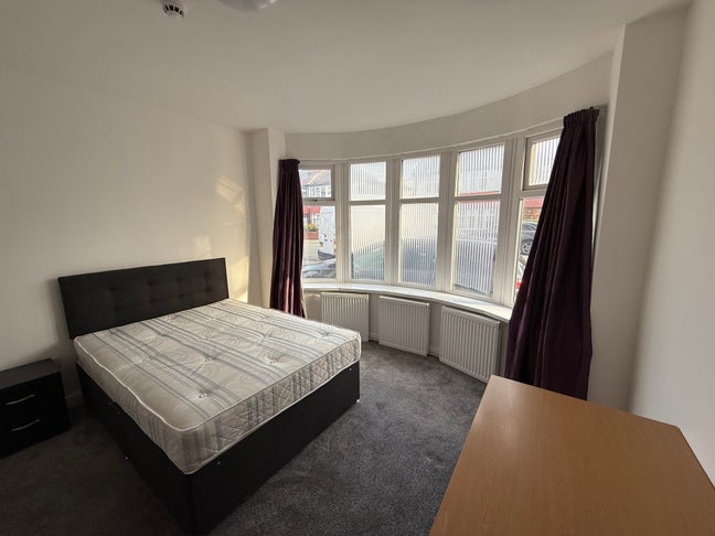 Professional Executive Rooms in Chorlton.  Main Photo