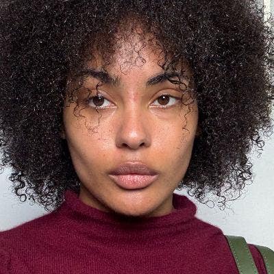Friendly young lady looking for double room Main Photo