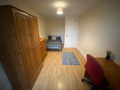 Spacious Room In Crookes Main Photo