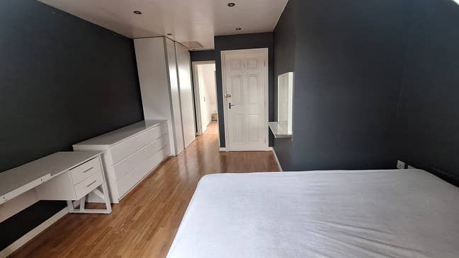 Top floor, En-Suite in Professionals Houseshare!  Main Photo