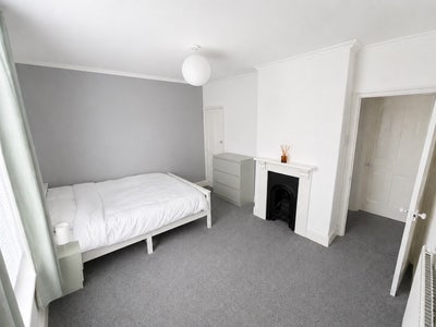 Spacious double room | All bills included | &pound;550 Main Photo