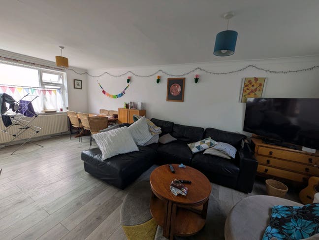 Cosy doubles, friendly & inclusive, central Hemel Main Photo