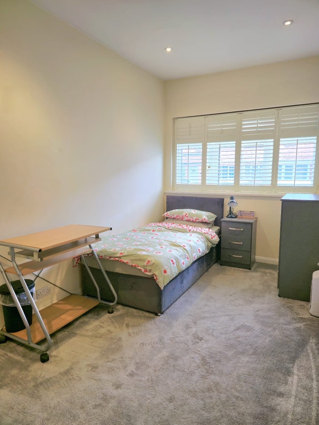 Single Room for rent Main Photo