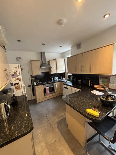 Room available in flat in Balham Main Photo