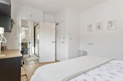  2 Bedrooms, Bills Included, Ultra-Modern Main Photo