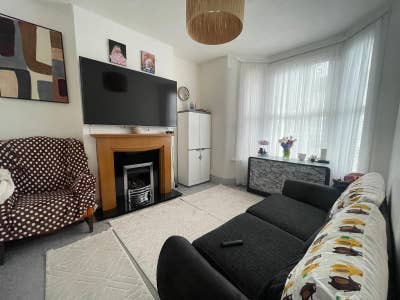 2 Bed Garden Flat with Basement – Shakespeare Cres Main Photo