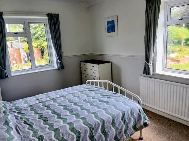 Large double room in large detached house.  Main Photo