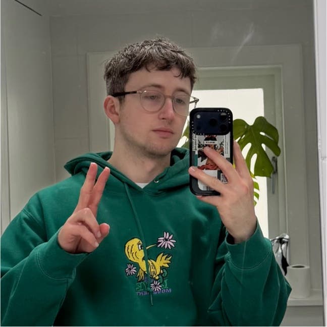 I am a 32 year old teacher. I am looking for ... Main Photo