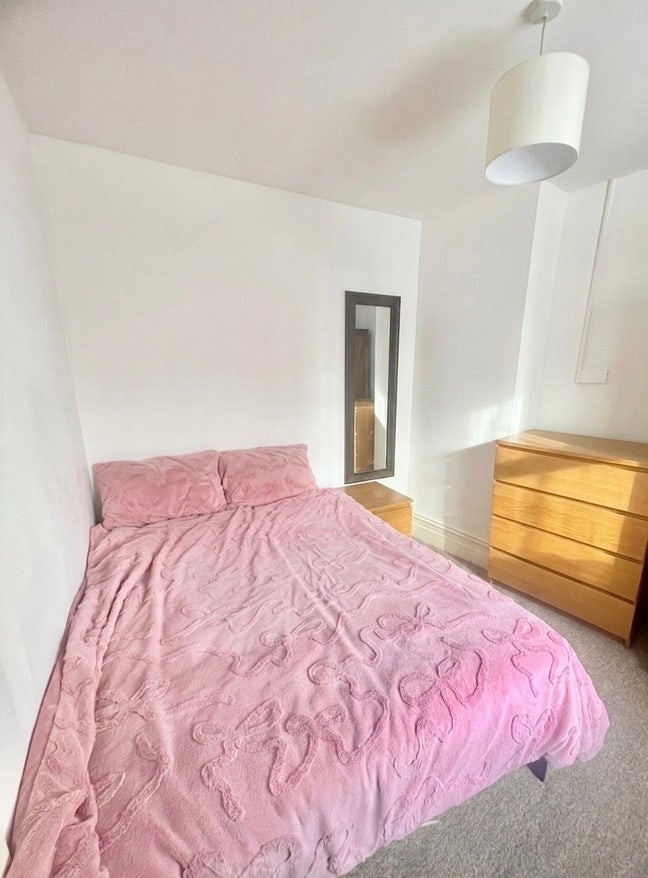 Spacious 4 bedroom flat  Main Photo