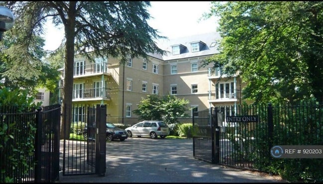 1 Room in East Cliff - spacious comfortable flat Main Photo
