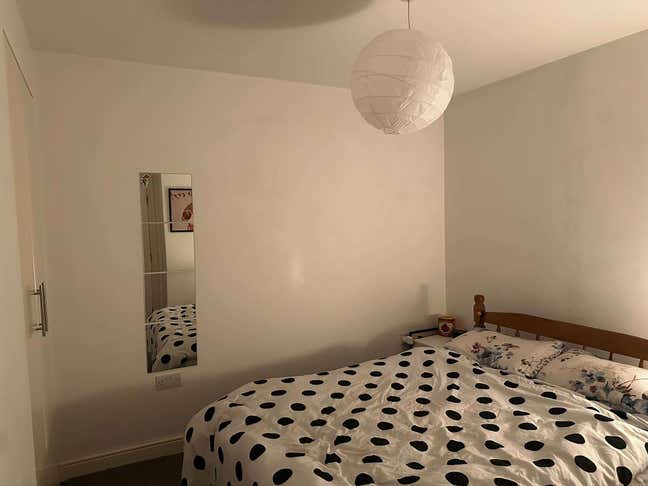 Short term room for rent in Ealing Main Photo