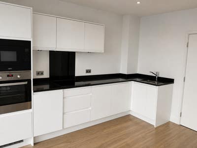 Modern high-rise double rooms with skyline views Main Photo