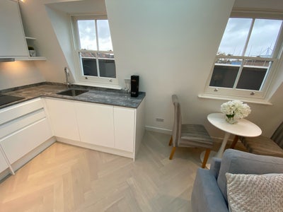 Top floor studio apartment  Main Photo