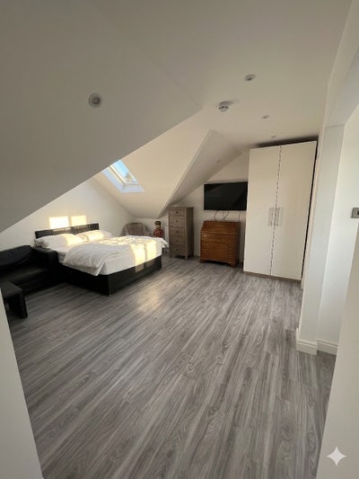 Studio flat fully equipped /All bills included Main Photo
