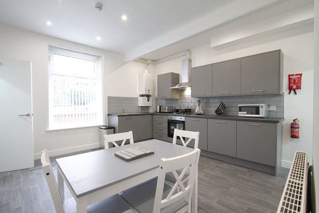 ✨ 5 Bed All En-Suite House Share | 🧼 Cleaner Incl Main Photo